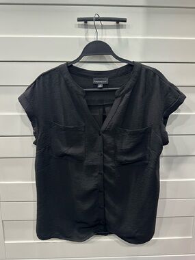 Fortune + Ivy Black Short-Sleeve Button Front Shirt